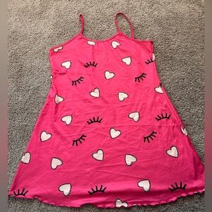 ❤️ ❤️5 For $20❤️ Hot Pink Women’s Night Gown w Hearts & Lashes ❤️

Size L
